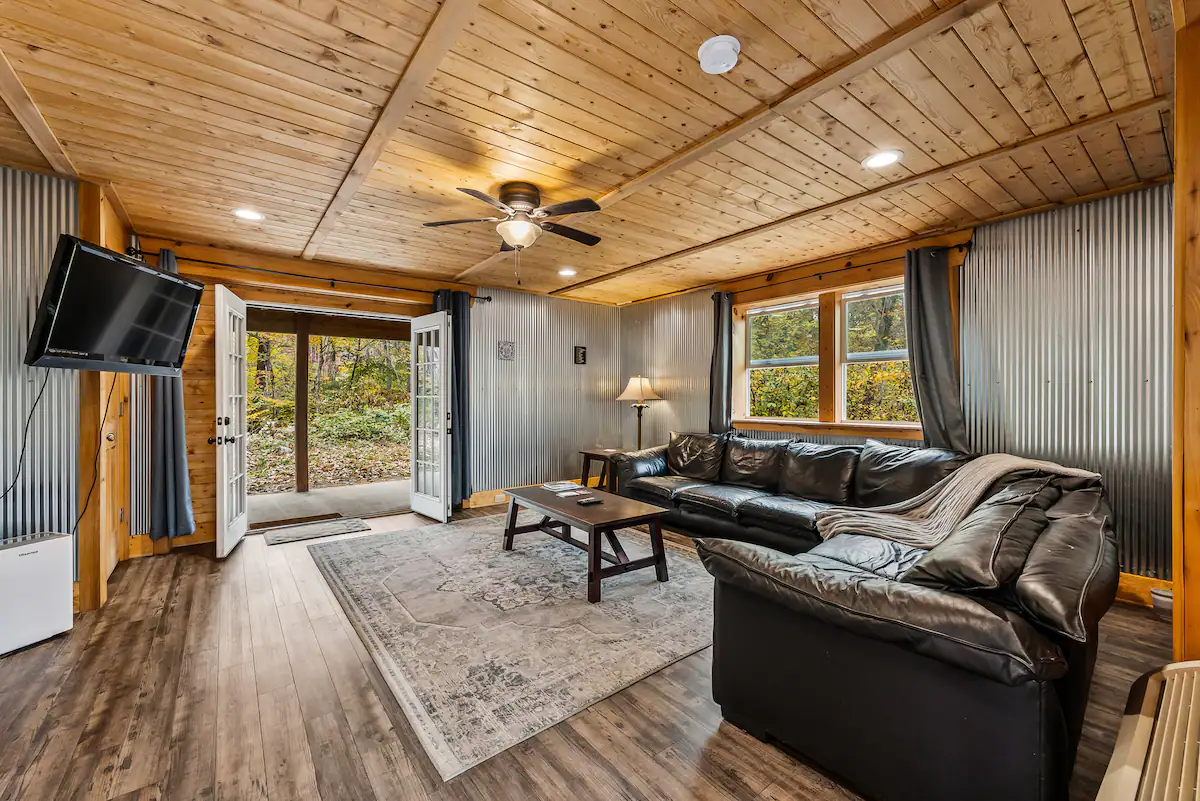 Serenity Creek Main Cabin near Lydia Mountain - thumbnail 2